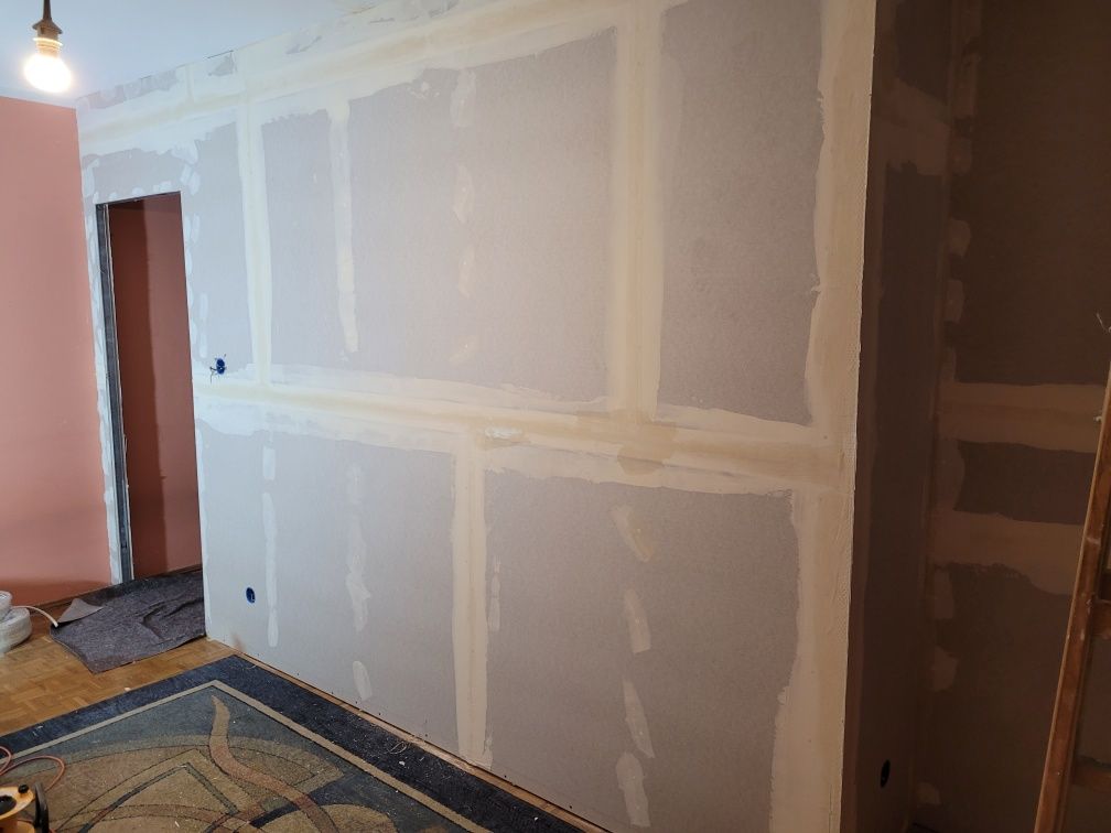 Wykończenia wnętrz Malowanie Szpachlowanie Plytki