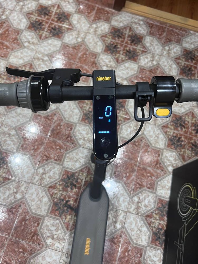 Електросамокат ninebot KickScooter MAX