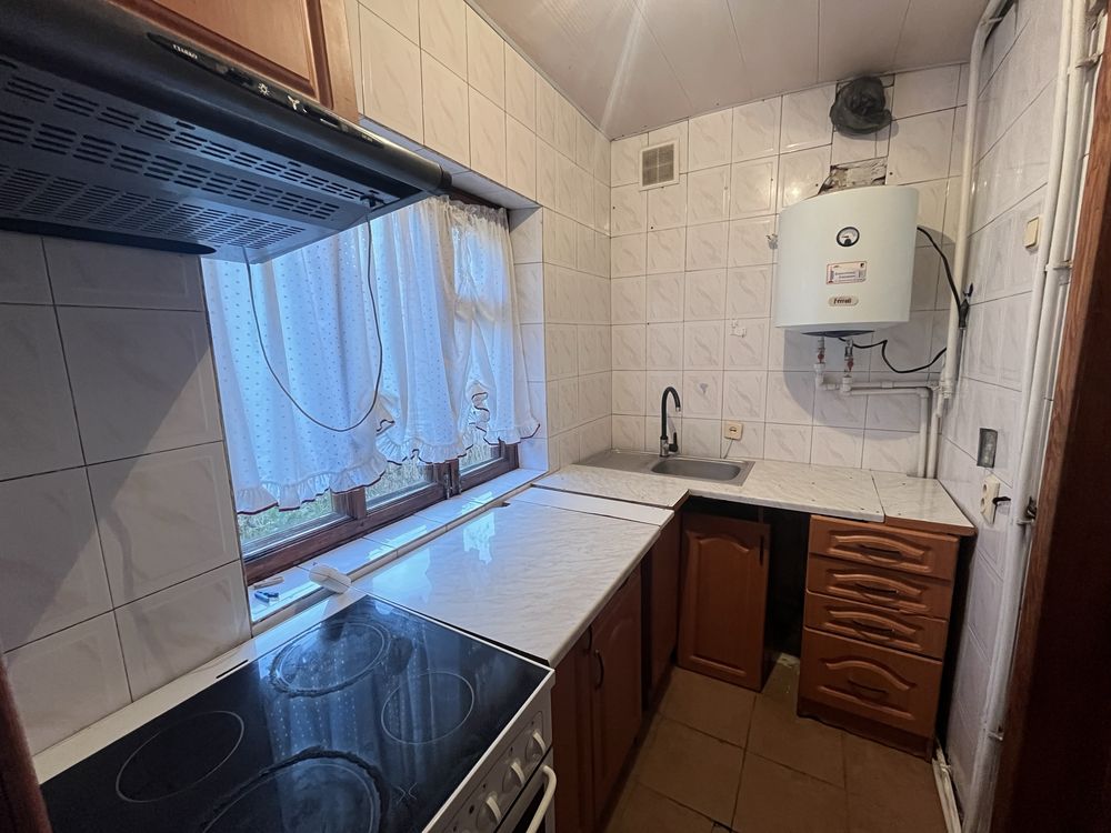 Продаж двокімнатної квартири в центрі міста.