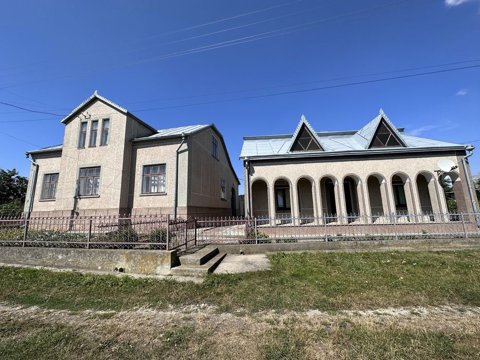 Продається будинок в пригороді м.Підволочиськ.