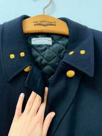 Męski płaszcz elegancki jak wojskowy mundur - wełna i złote guziki