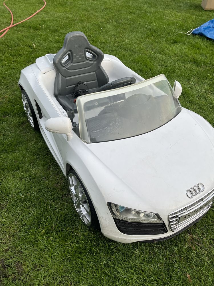 Auto elektryczne Audi dla dziecka.