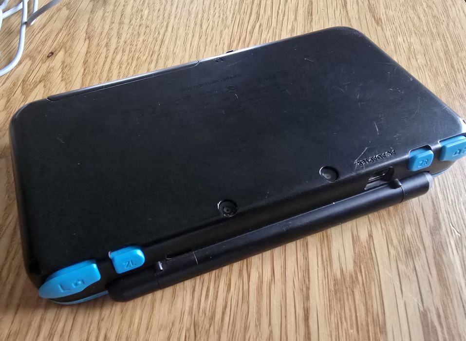 New Nintendo 2 DS XL i 5 gier
