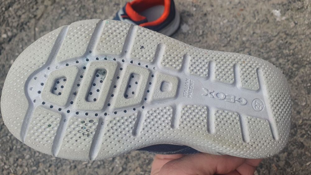Oryginalne buty dziecięce geox r 27 świecące