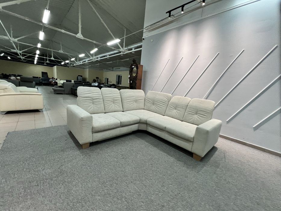 Виставковий диван кутовий розкладний тканина мегстан новий