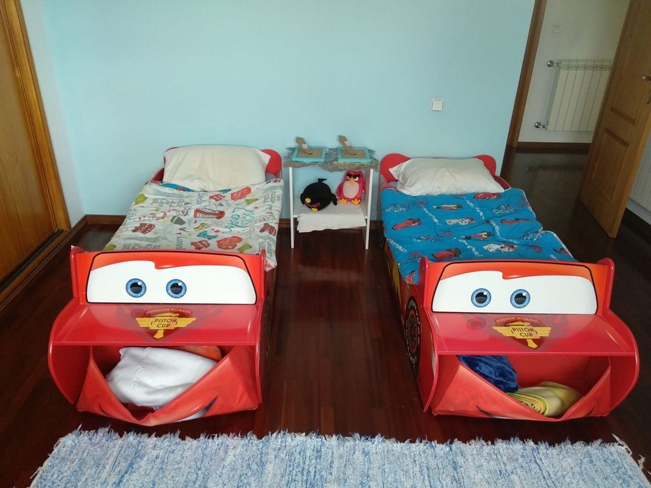 Vendo 2 camas do faísca McQueen
