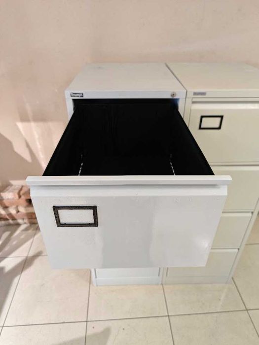 Szafa aktowa metalowa 47x62x133 – 4 szuflady, zamykana, solidna