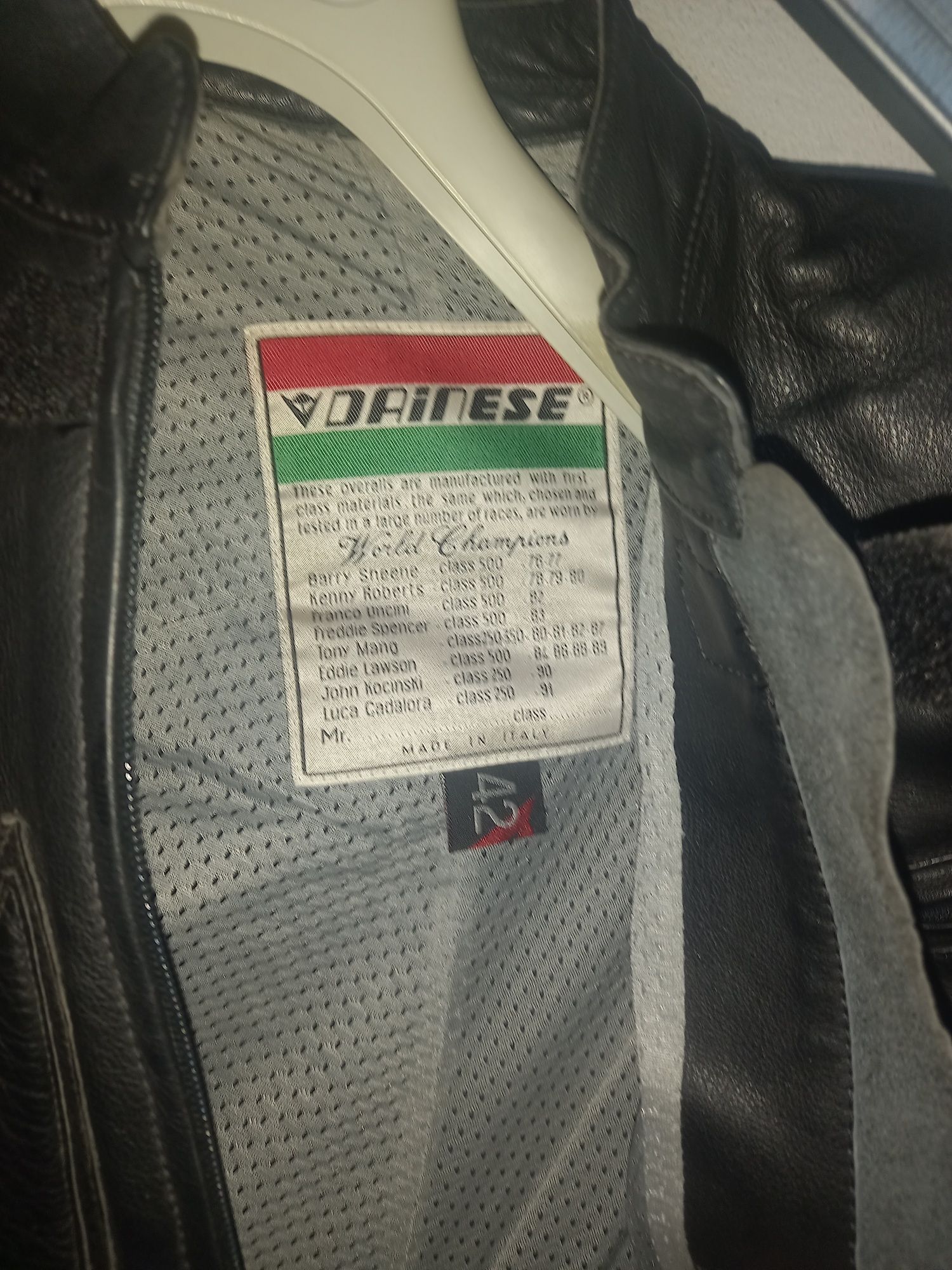 Fatos de couro Dainese
