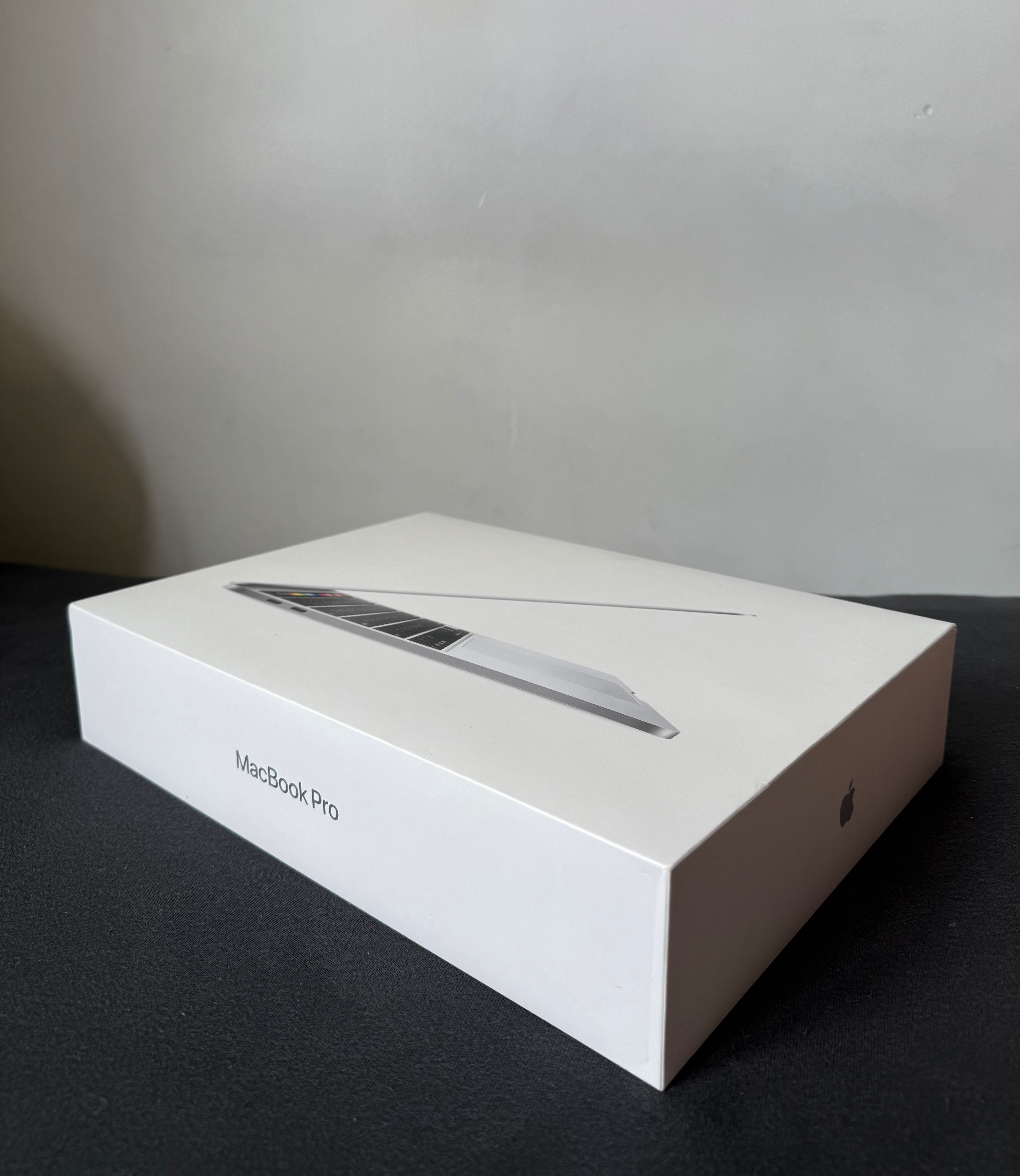 MacBook Pro 13" (2020, Intel i5, 16 GB RAM, 1 TB SSD)
