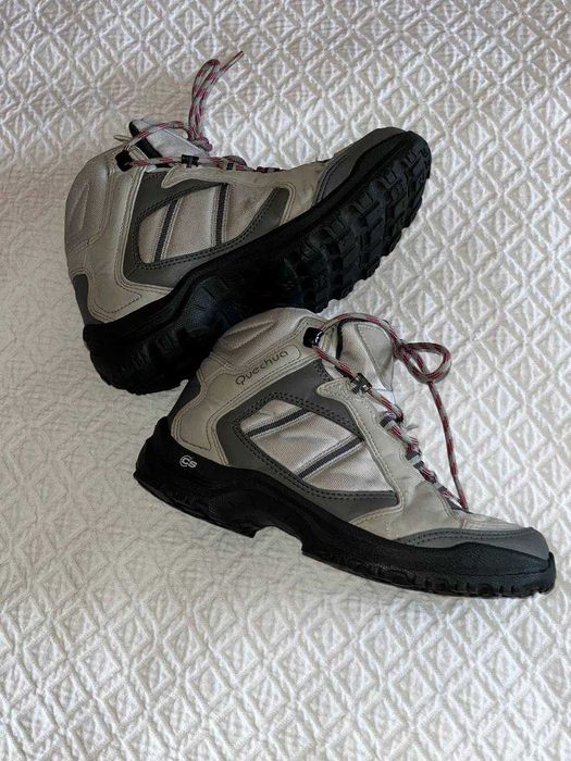Жіночі трекінгові черевики Quechua (Decathlon)