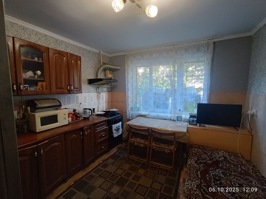 В Продажу  2- кімн  1 поверх