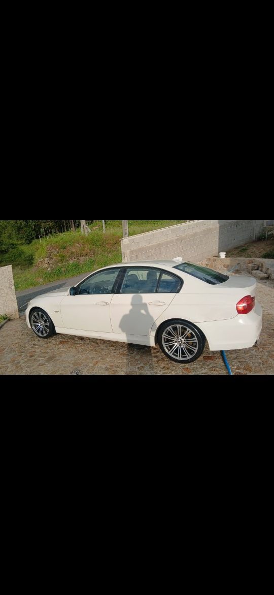 Carro BMW 320D Branco