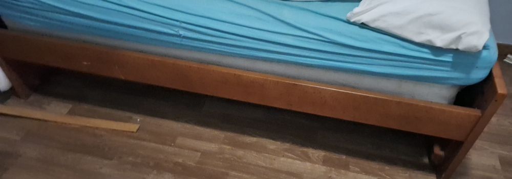 Cama dupla com colchoes