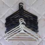 12 Cabides 4 Brancos + 8 Pretos Resistentes