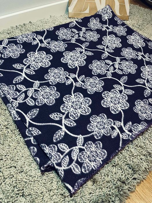 Piękny fioletowy koc kocyk w kwiaty ciepły polarkowy