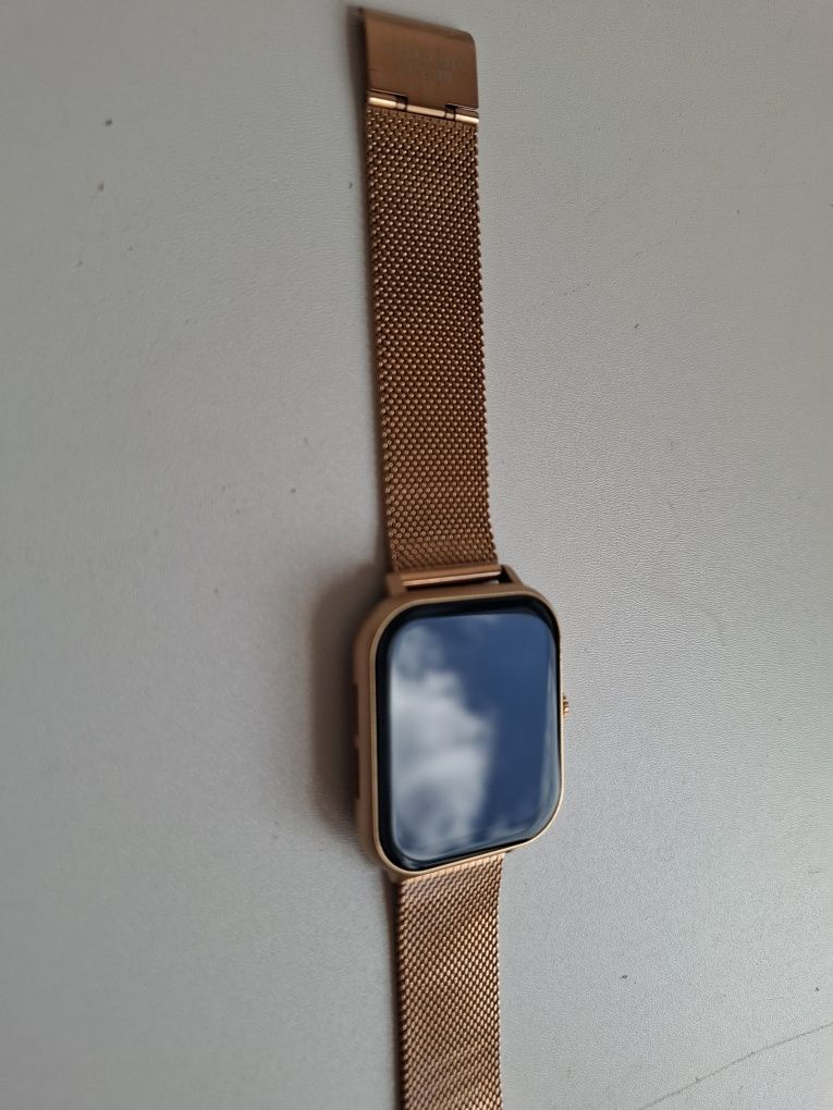 Smartwatch U.S. Polo Assn złoty na bransolecie