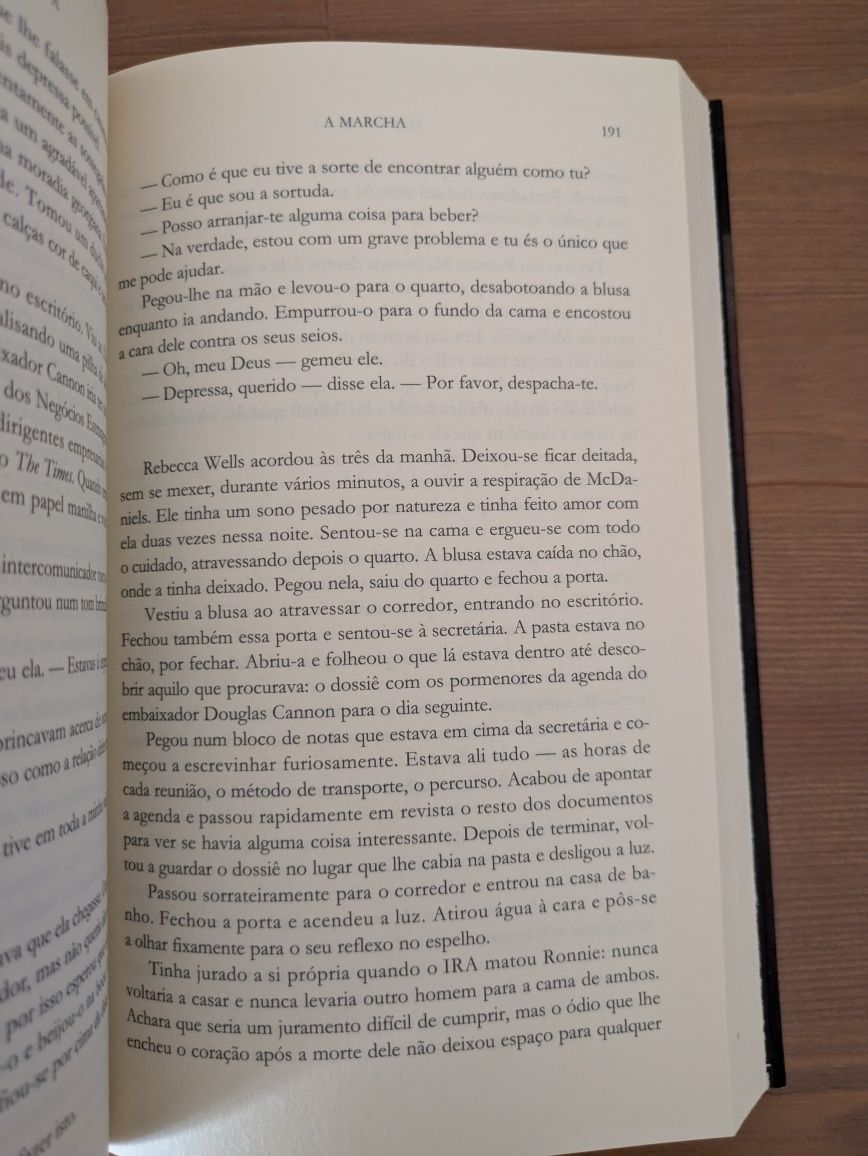 L " A Marcha "  Daniel Silva (Ed. Regular / Como Novo)