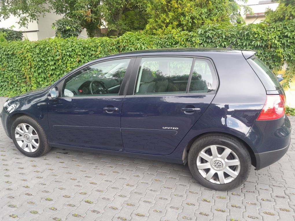 Vw golf V 1.6 mpi. Pilnie