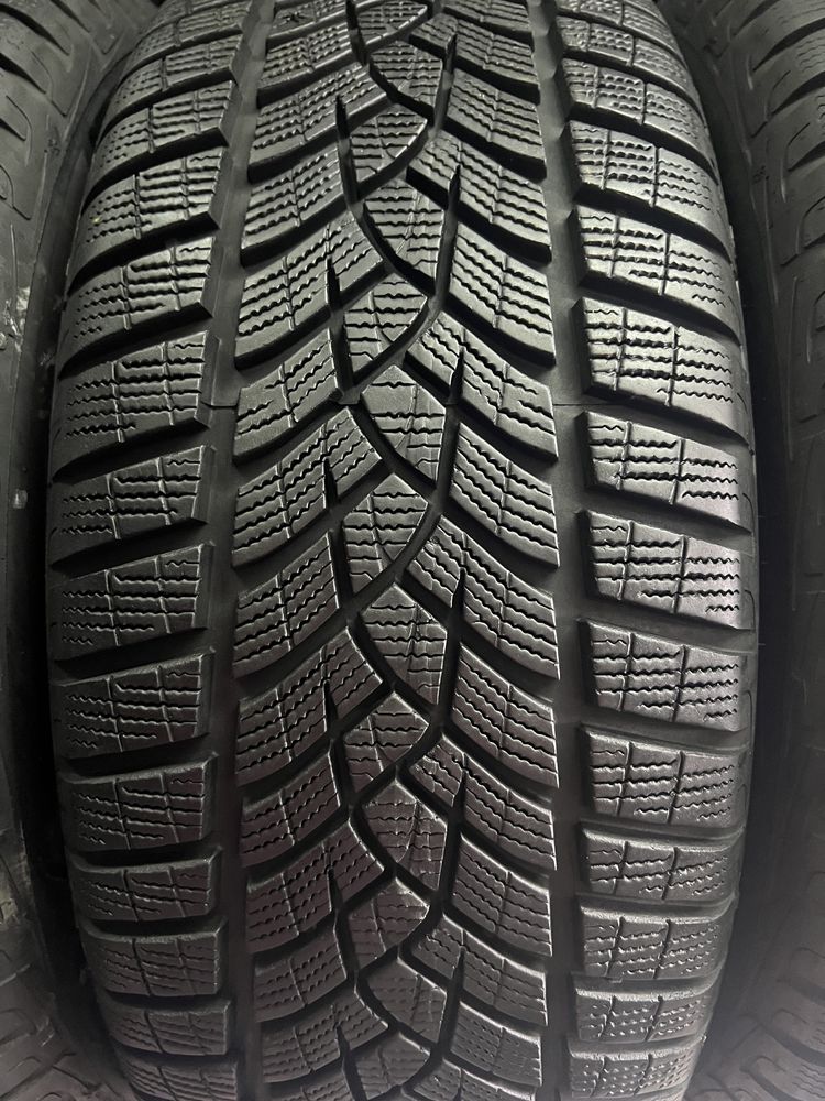 225/55/17 R17 Goodyear Ultra Grip Perfomance RSC 4шт зима