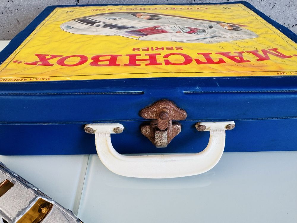 42 resoraki + walizka Matchbox , Majorette, McToy, Maisto i inne