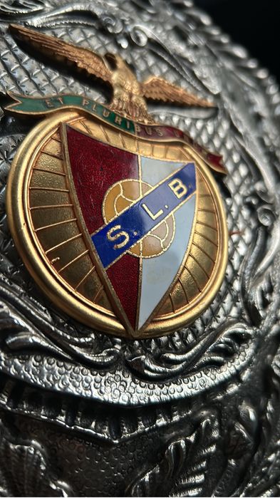 Sport Lisboa e Benfica emblema esmaltado em prato de parede