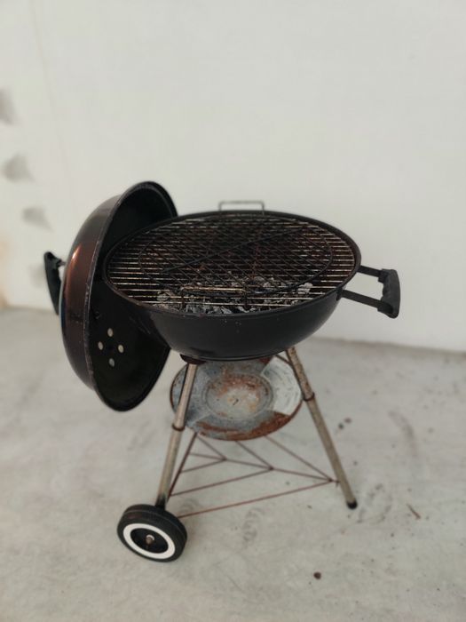 Grelhador a carvão