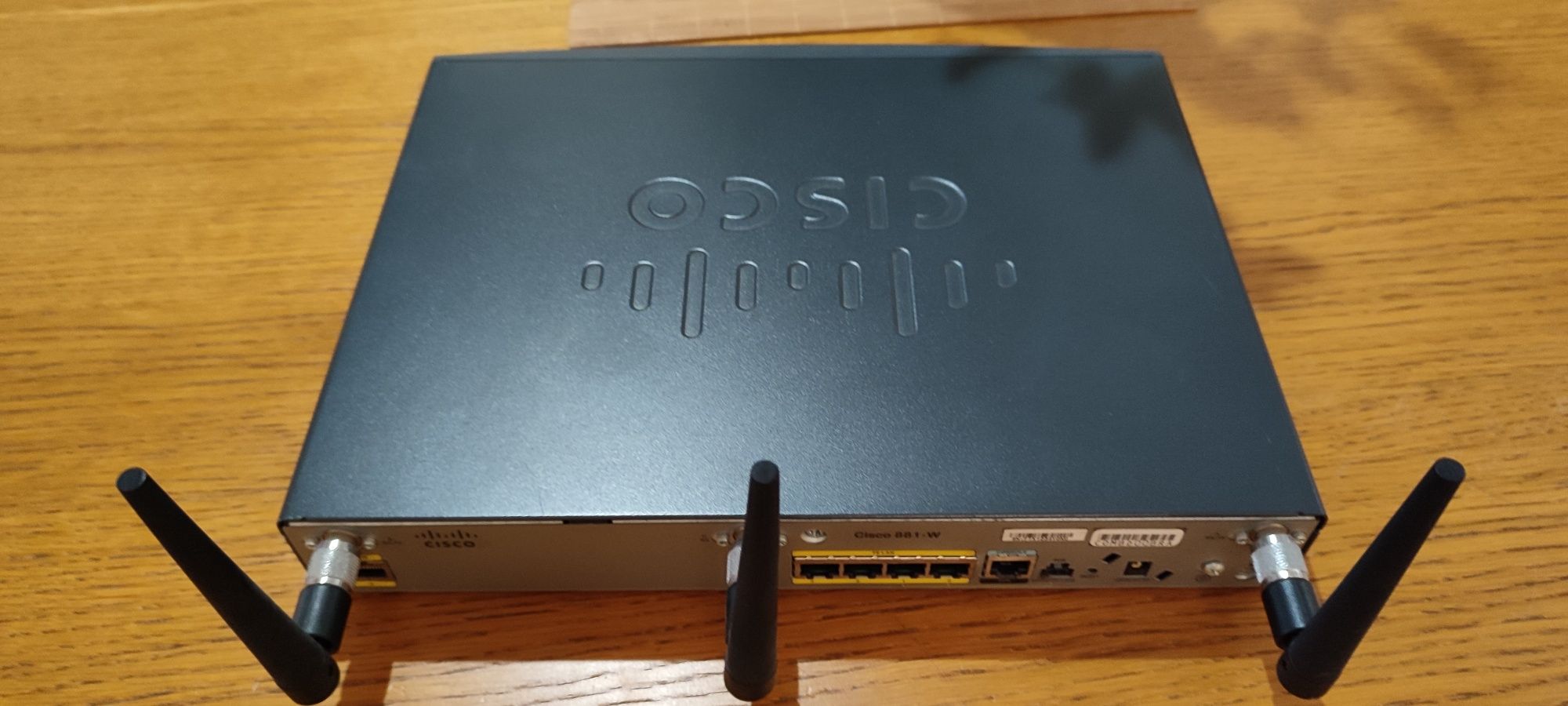 Router Cisco C881W Wireless (CCNA)