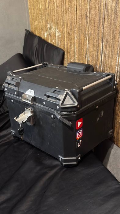 Алюмінієвий кофр для мотоцикла або скутера Glovo, Bolt