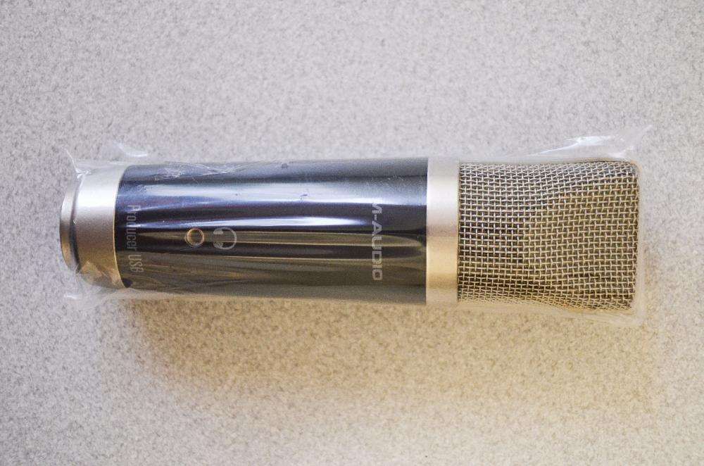 Микрофон M-Audio Vocal Studio