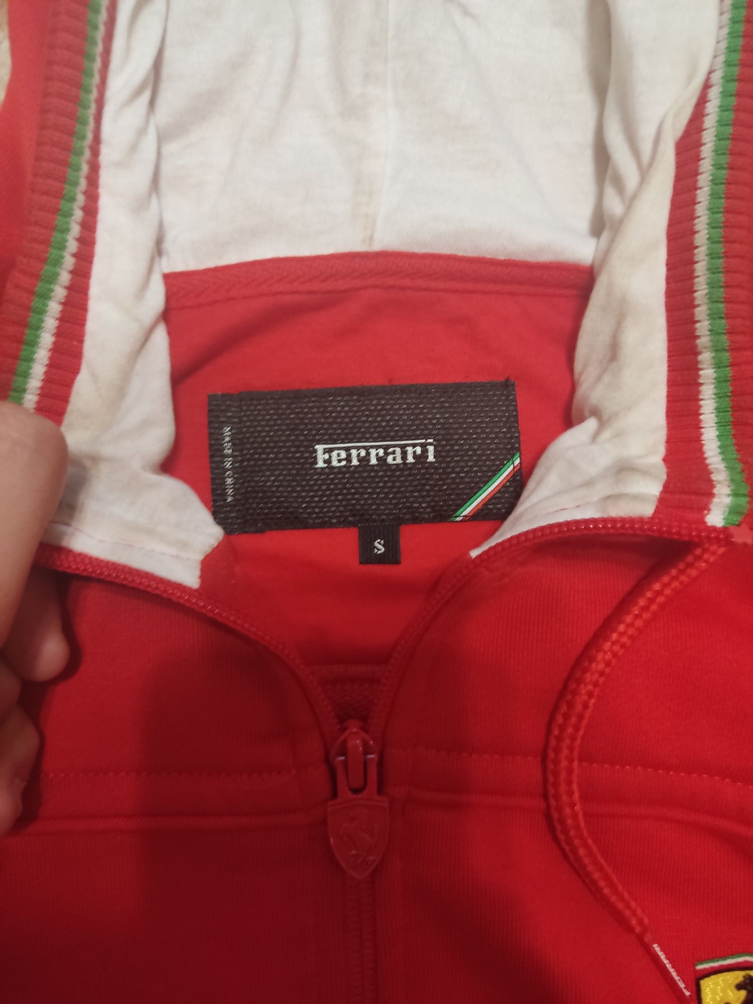 Продам костюм Ferrari