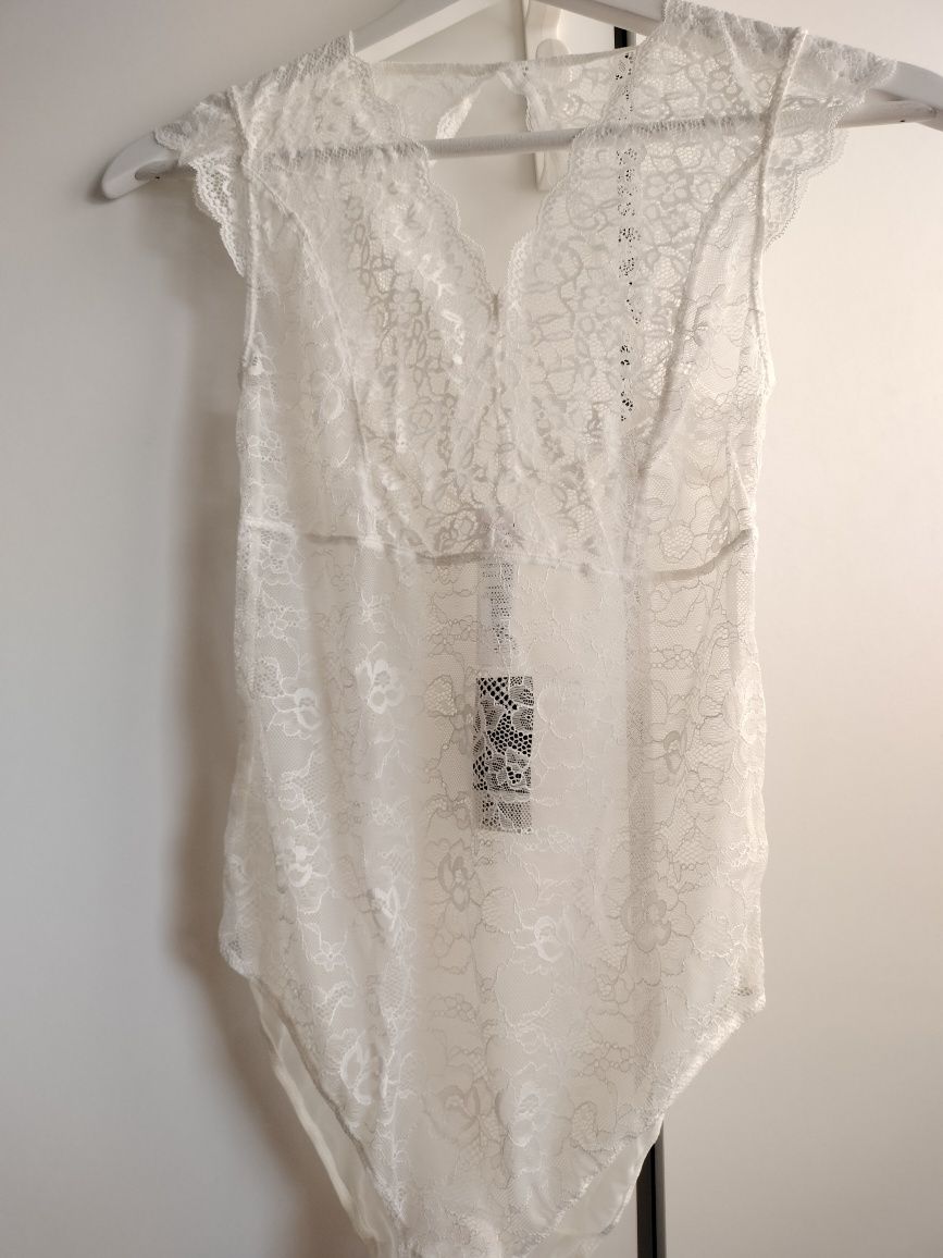 Koronkowe białe body