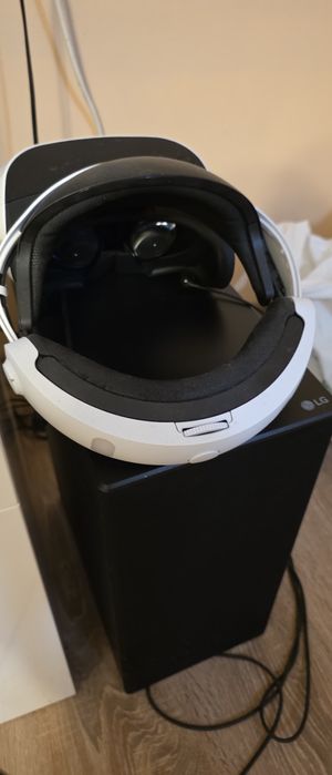 Konsola PS4+VR+stacja ladowania+dysk+kierownica+pistolet+11gier