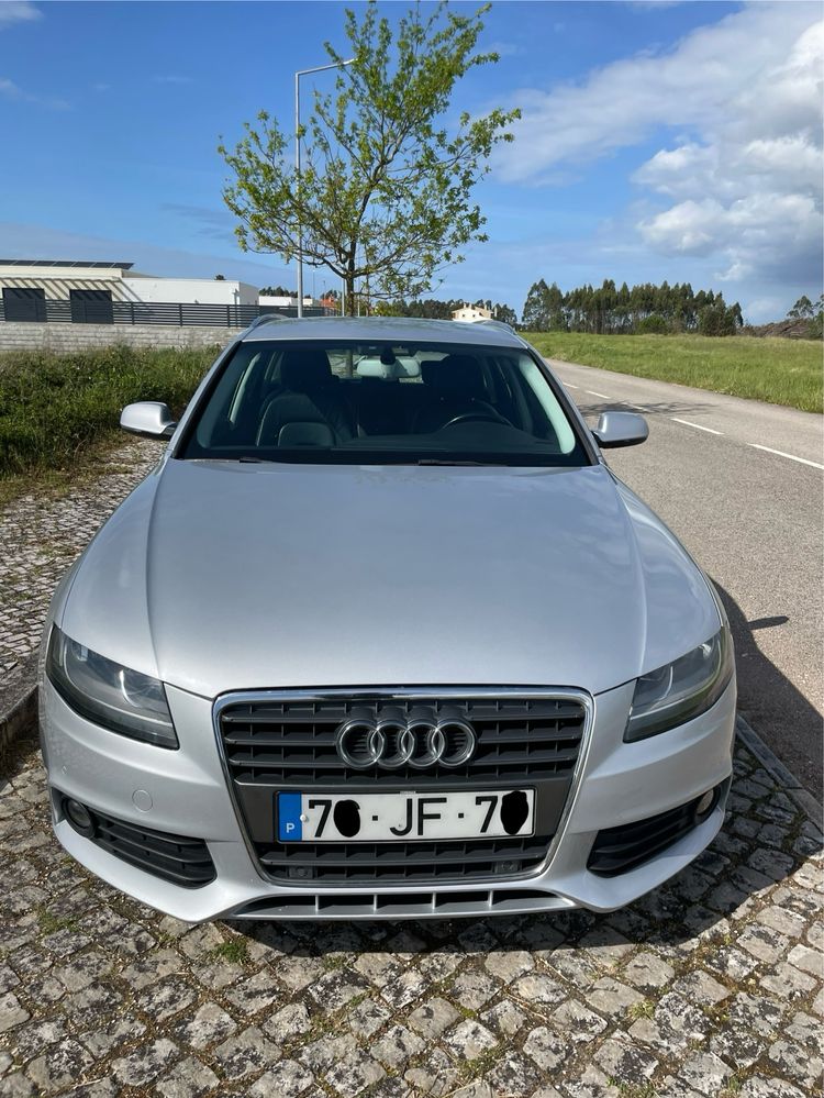 Audi A4 Avant cinza metalizado
