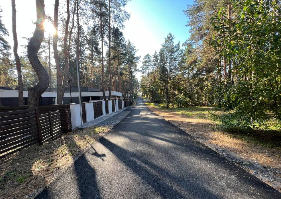 Продам участок в сосновом лесу в Обуховке закрытая территория лес река