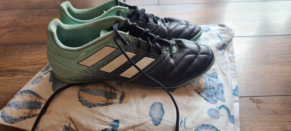 Buty piłkarskie halowki Adidas 40  wkladka 25cm dl