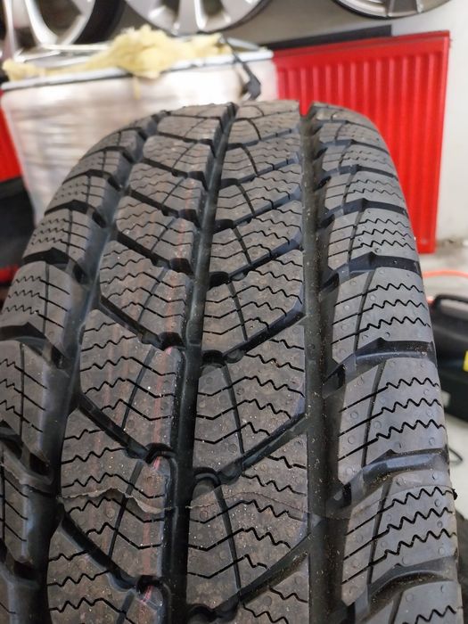 Opony Zimowe Semperit 225/75R16C 121/120R