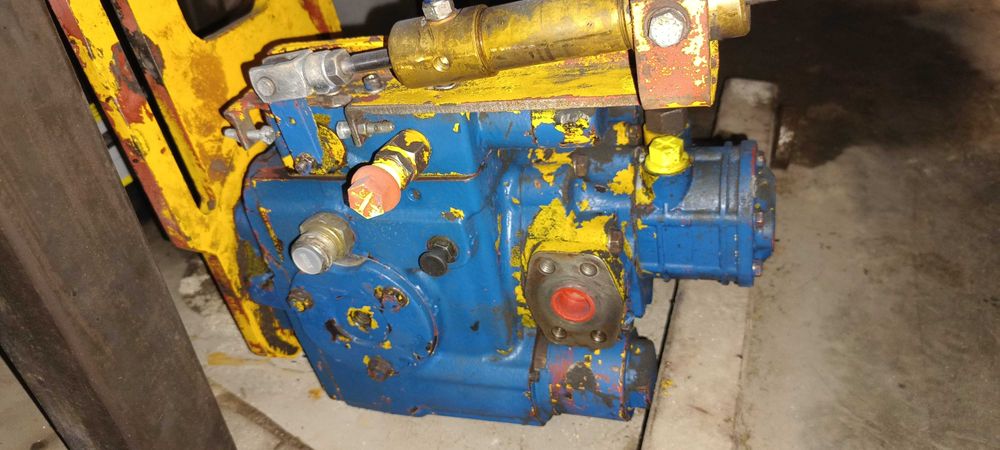 Przekładnia obrotu beczki wraz z silnikiem obrotu L&T.