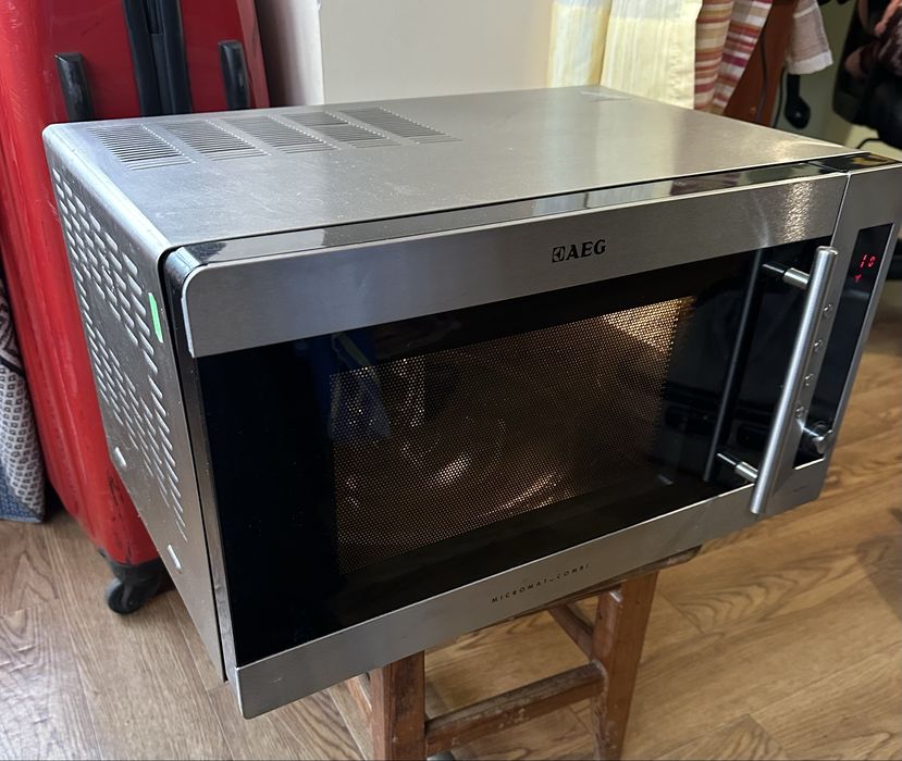 Мікрохвилева піч з грилем