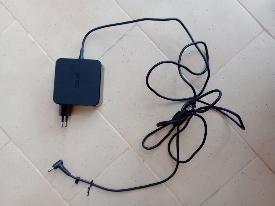 Carregador Asus .