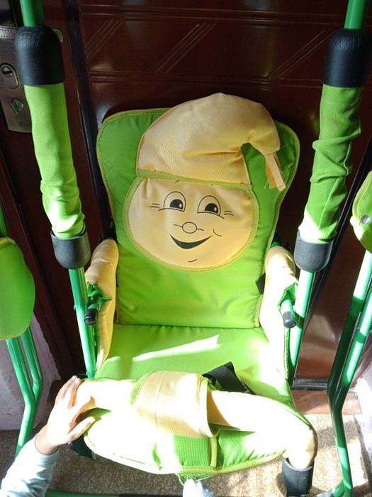 Качеля дитяча в гарному стані