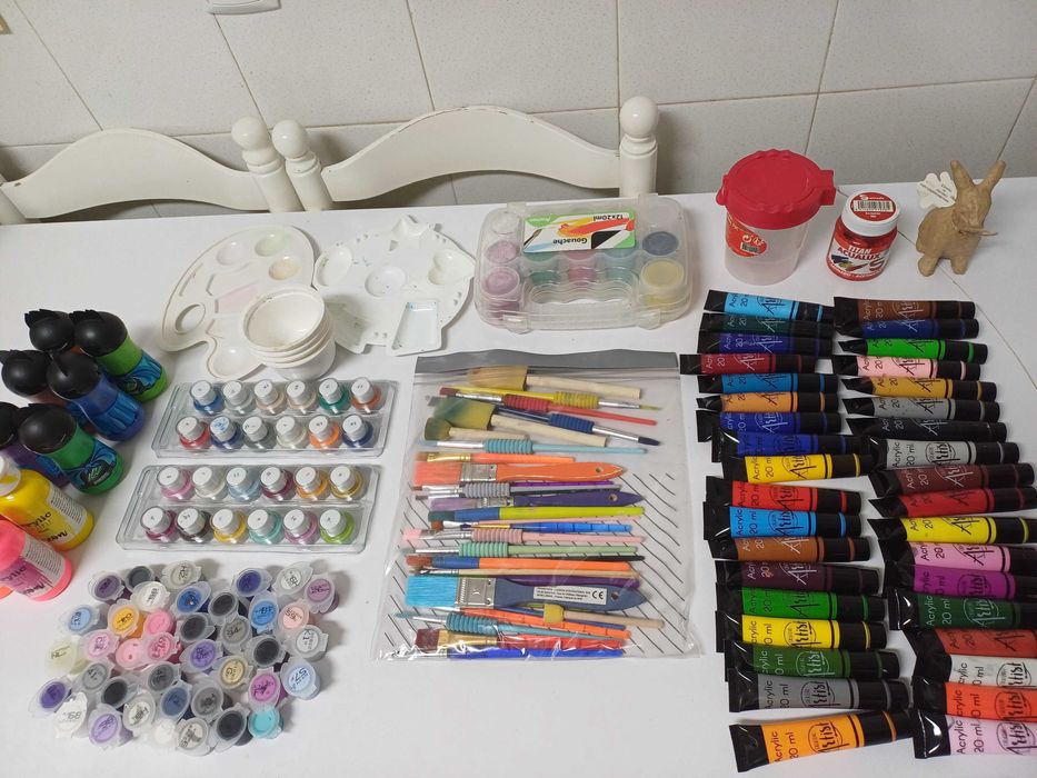 Conjunto de pintura com 180 utensílios