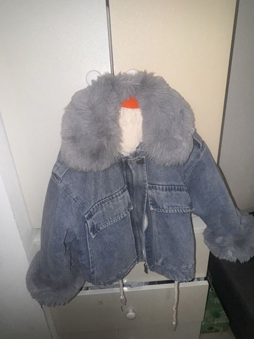 Осіння куртка на дівчинку