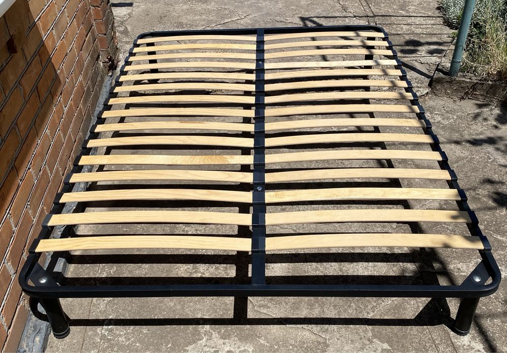 Ліжко 200х140 в доброму стані.