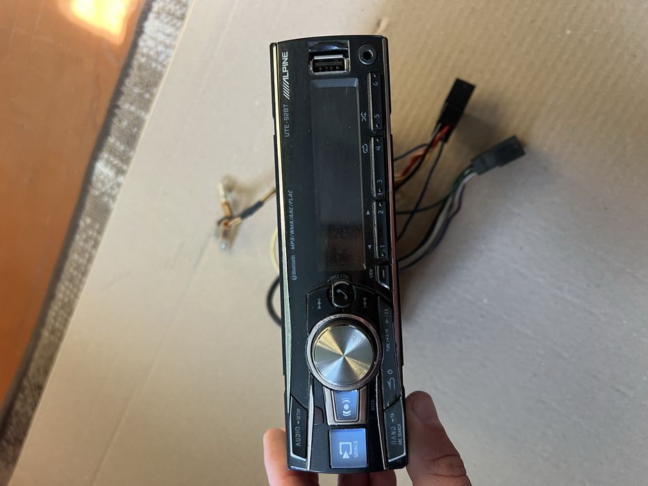 Продам автомагнітолу ALPINE UTE-92BT original