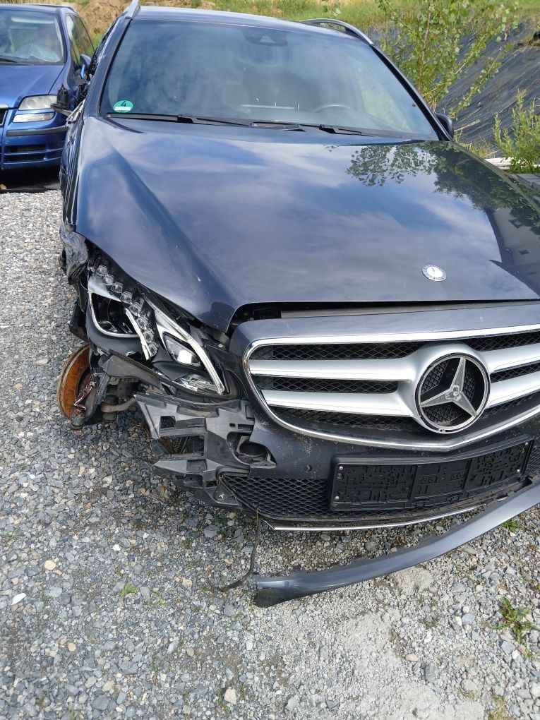 Mercedes E 220 Bluetec 135 tkm Avantgarde Biturbo 9G-tronic