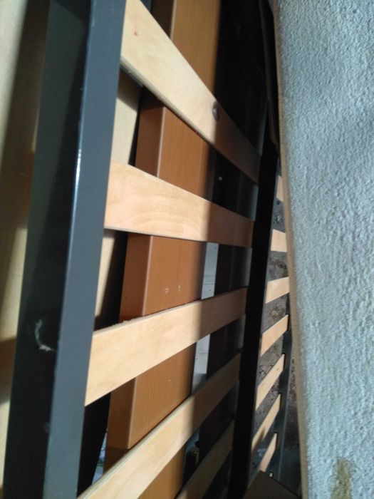 Cama de madeira maciça