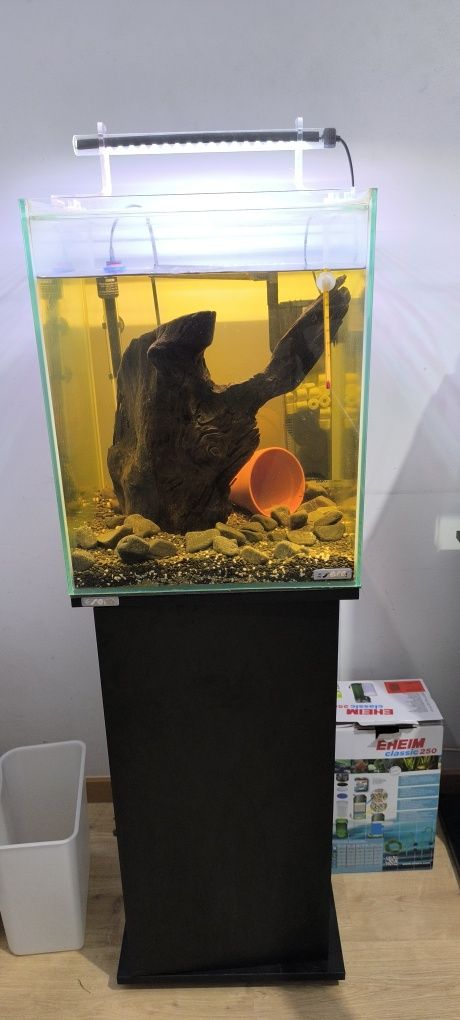 Vendo aquário cubo completo da marca Sera