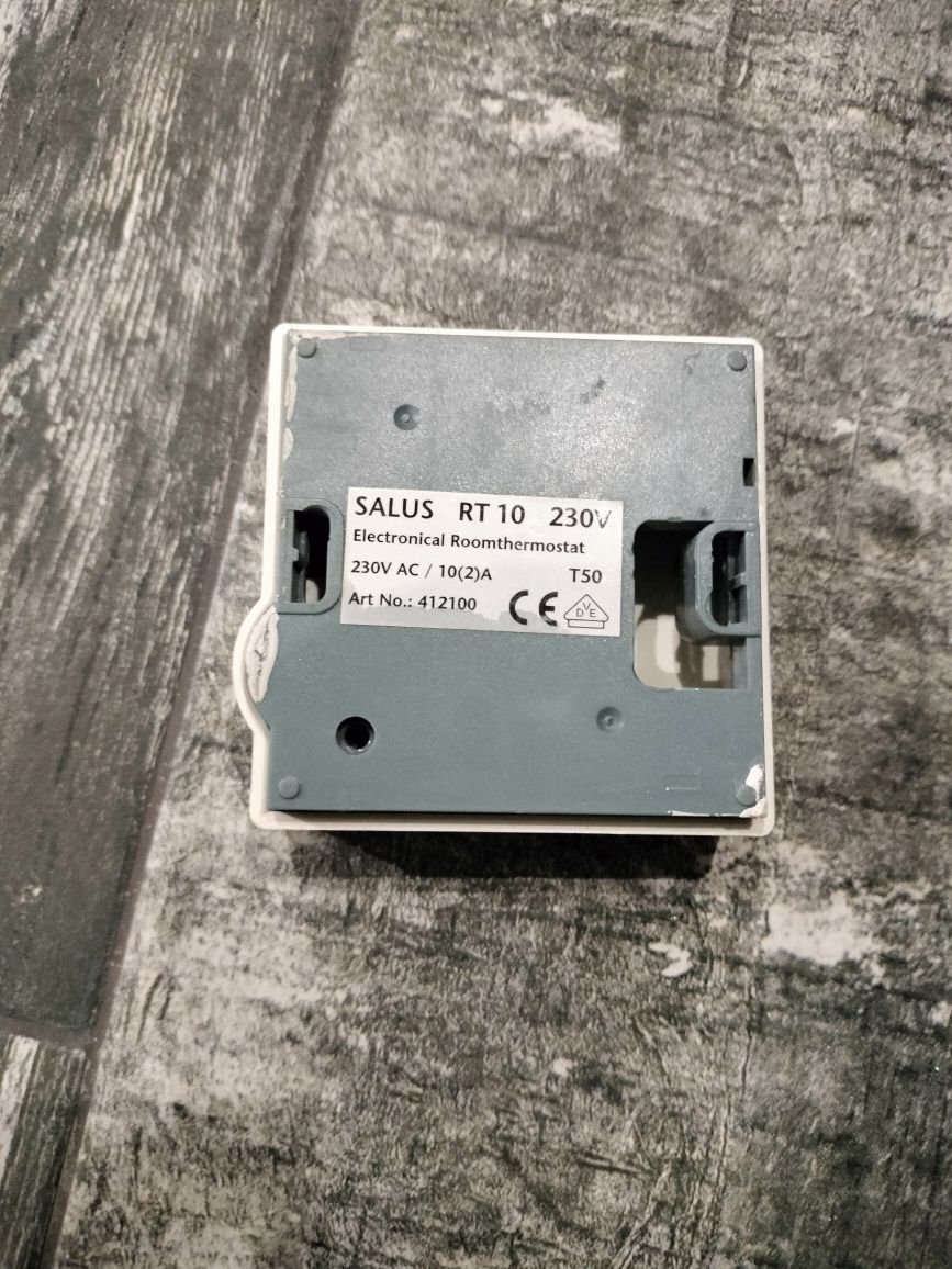 Salus RT10 elektroniczny pokojowy regulator temperatury