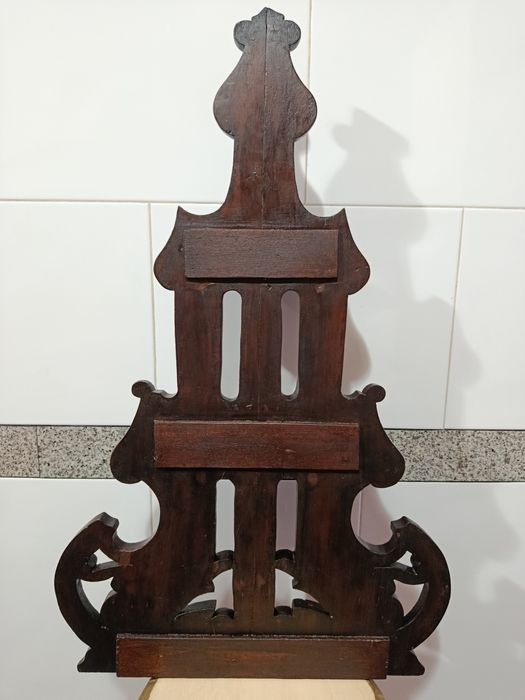 Prateleira antiga de parede em madeira