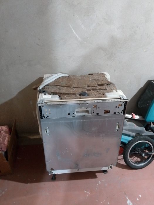 Продам посудомоечную машину